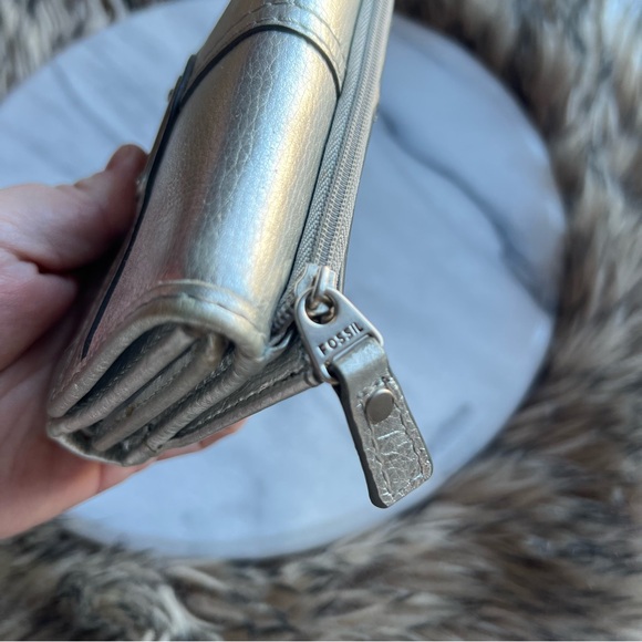 Fossil Maddox Multifunctional Trifold Wallet - Picture 7 of 16